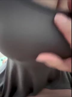 【姐弟乱伦】我可以帮你打游戏，但是你要用脸接住我的精液！