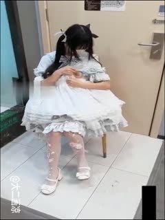 【内射萝莉】把丝袜萝莉妹带到出租房，让她体验一下内射的快感！