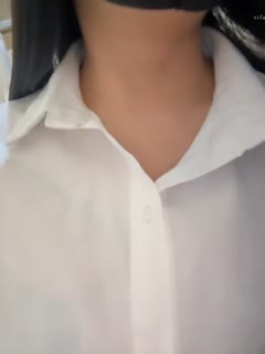我的骚货女友挑战男厕自慰，相当精彩非常刺激母狗，太鸡巴浪荡了，差点叫出声来