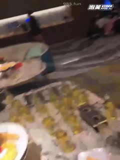 【重磅流出-北京女企业家抓奸门事件】贵妇女老婆出轨社会姐男友，被群P羞辱